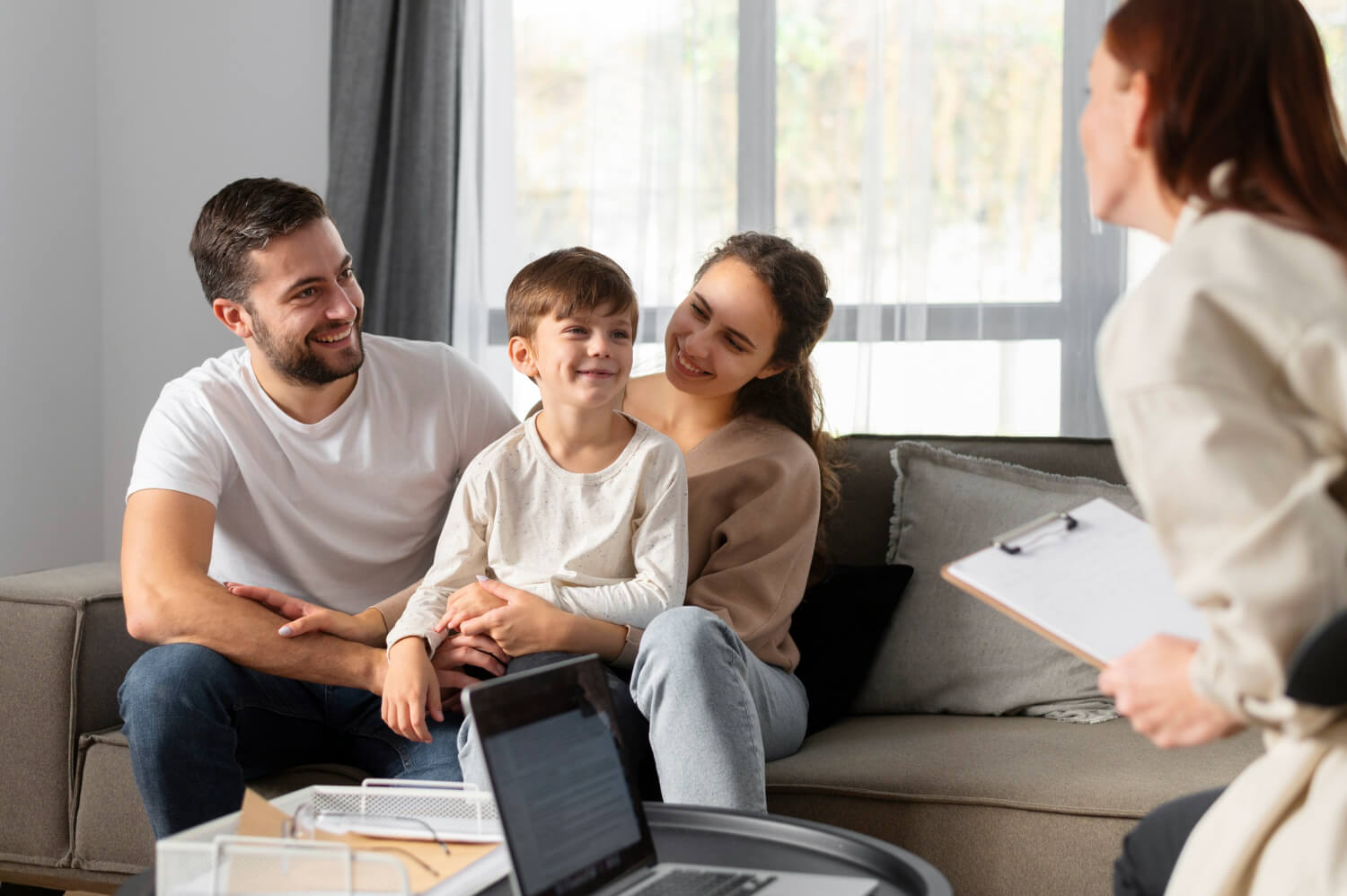 close-up-family-discussing-with-therapist