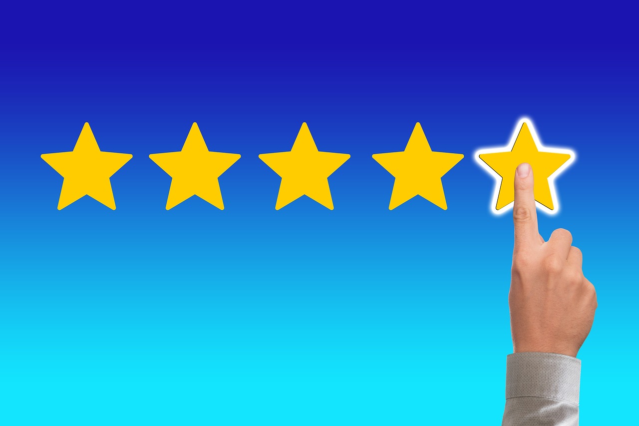 Hand pointing to a screen with a five star review